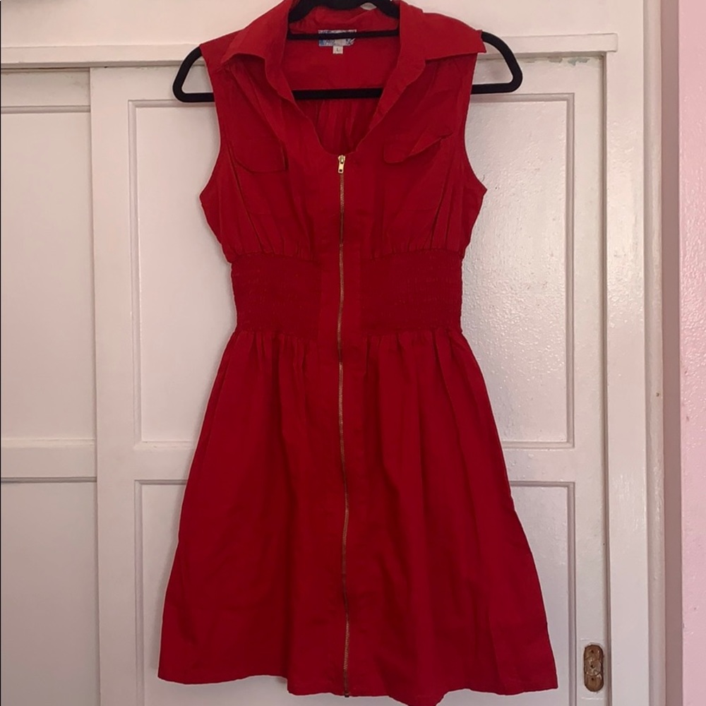🔴 Red sleeveless zip up dress